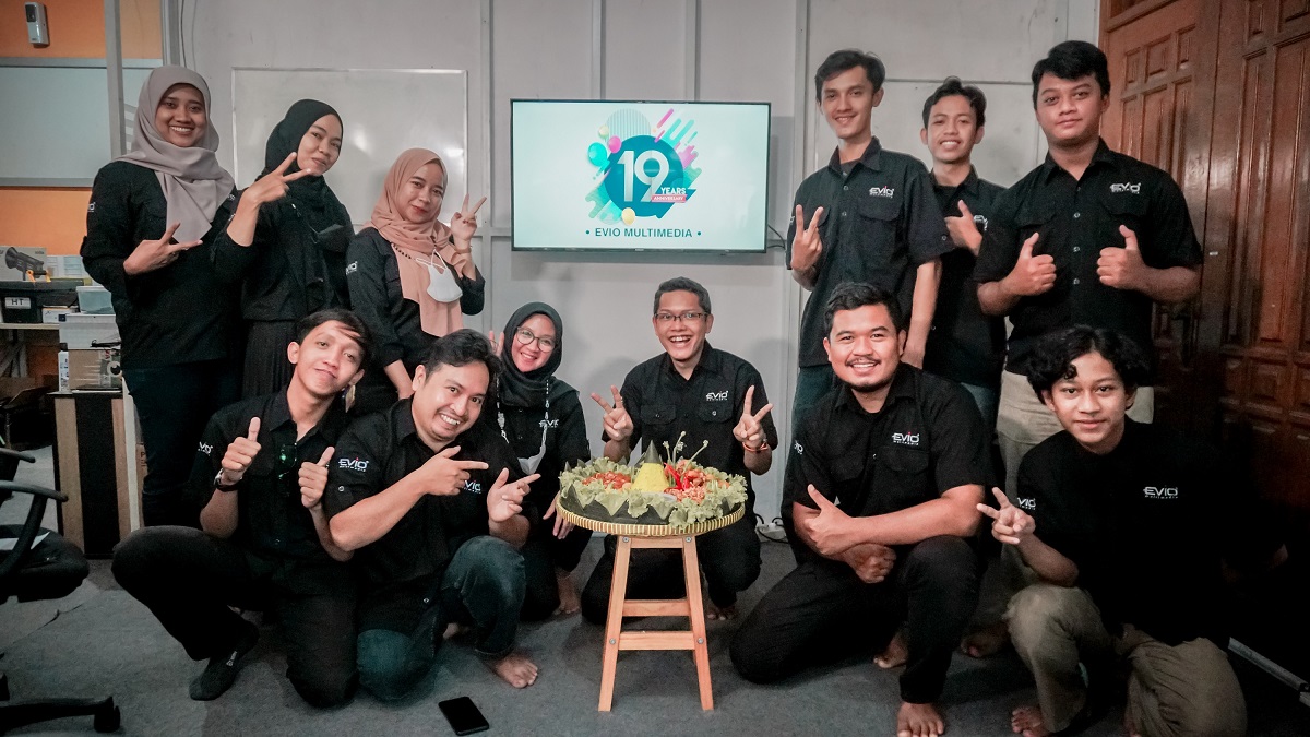 Meriah ! 19 Years Anniversary Evio Multimedia Vendor Berpengalaman